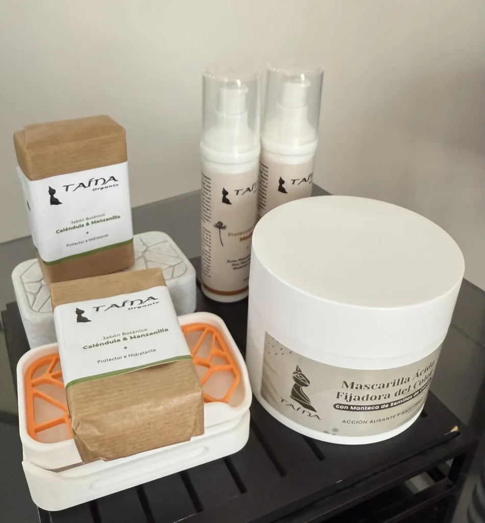 Alisado japonés vs. alisado de keratina: diferencias, duración y cuál elegir según tu pelo Línea de productos capilares Taína: jabón botánico y mascarilla fijadora del color